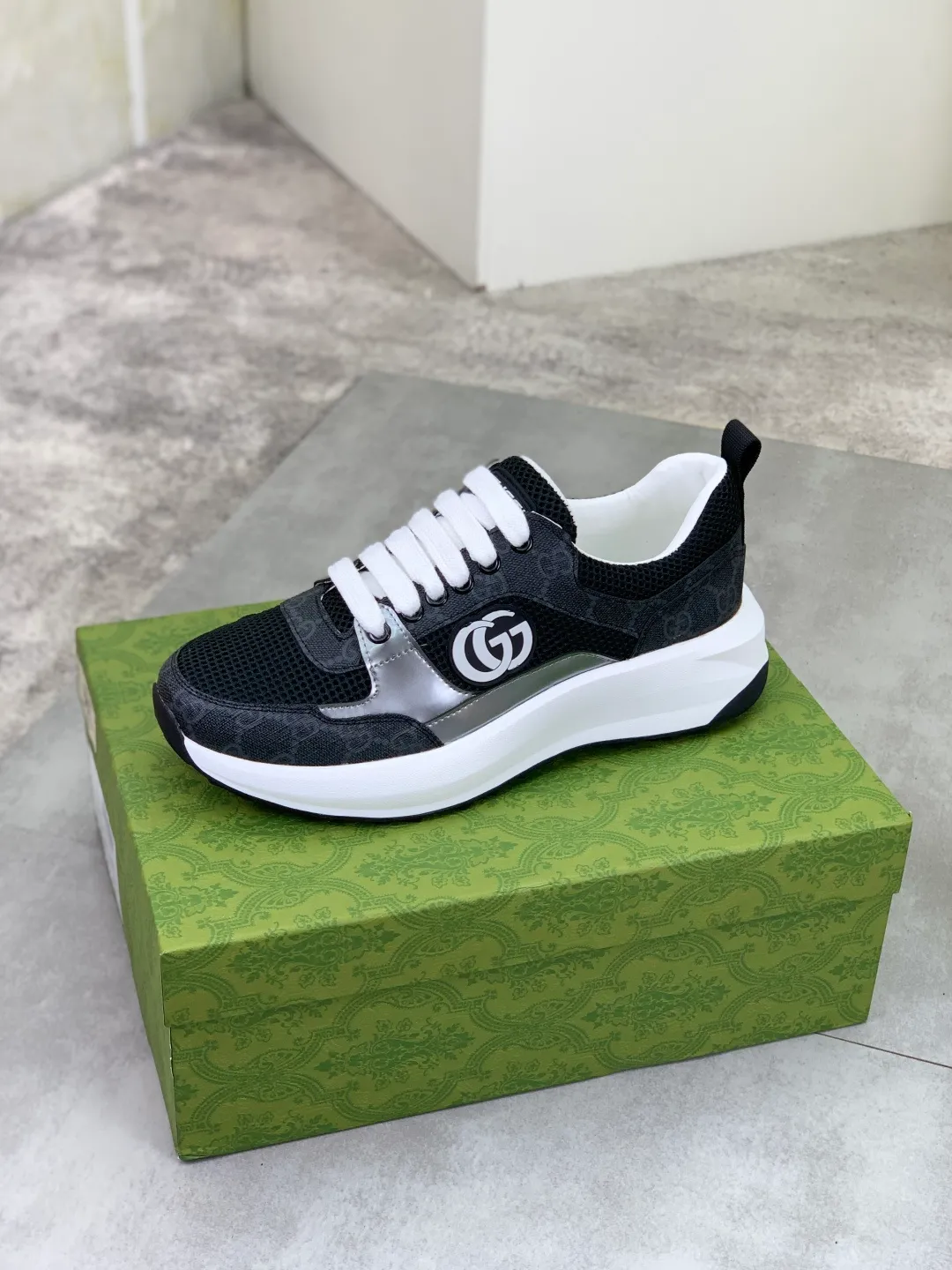 Men's shoes 💰P420💰[New model] (GUCCI) official website's latest 🎁🎁casual and fashionable men's shoes👟, hot style 💥 simple and elegant style, exclusive for trendy men. Unique official website's latest brand double G element 👑Gucci original Decorative, fashionable and generous, the fabric is original frosted calfskin ✅Full imported first-layer pigskin lining, the official website specifies wear-resistant, lightweight original rubber casual outsole, the classic model is taken in real life 🎬38-44 (45 customized) multiple colors available